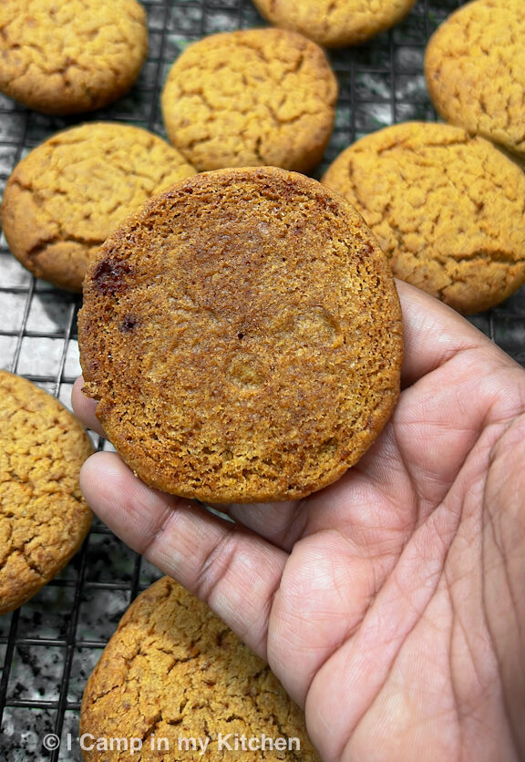 Browned backside of cardamom cookies made of whole wheat flour